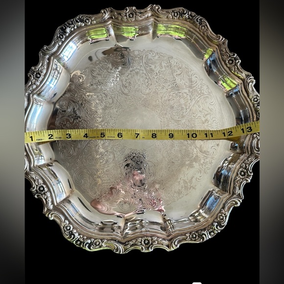 Silver plated platter International silver Co. Detailed scrollwork like new 13” - Picture 6 of 9